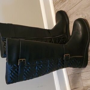 Stylish Fur Lined Quilted Boot! Sz. 8.5!